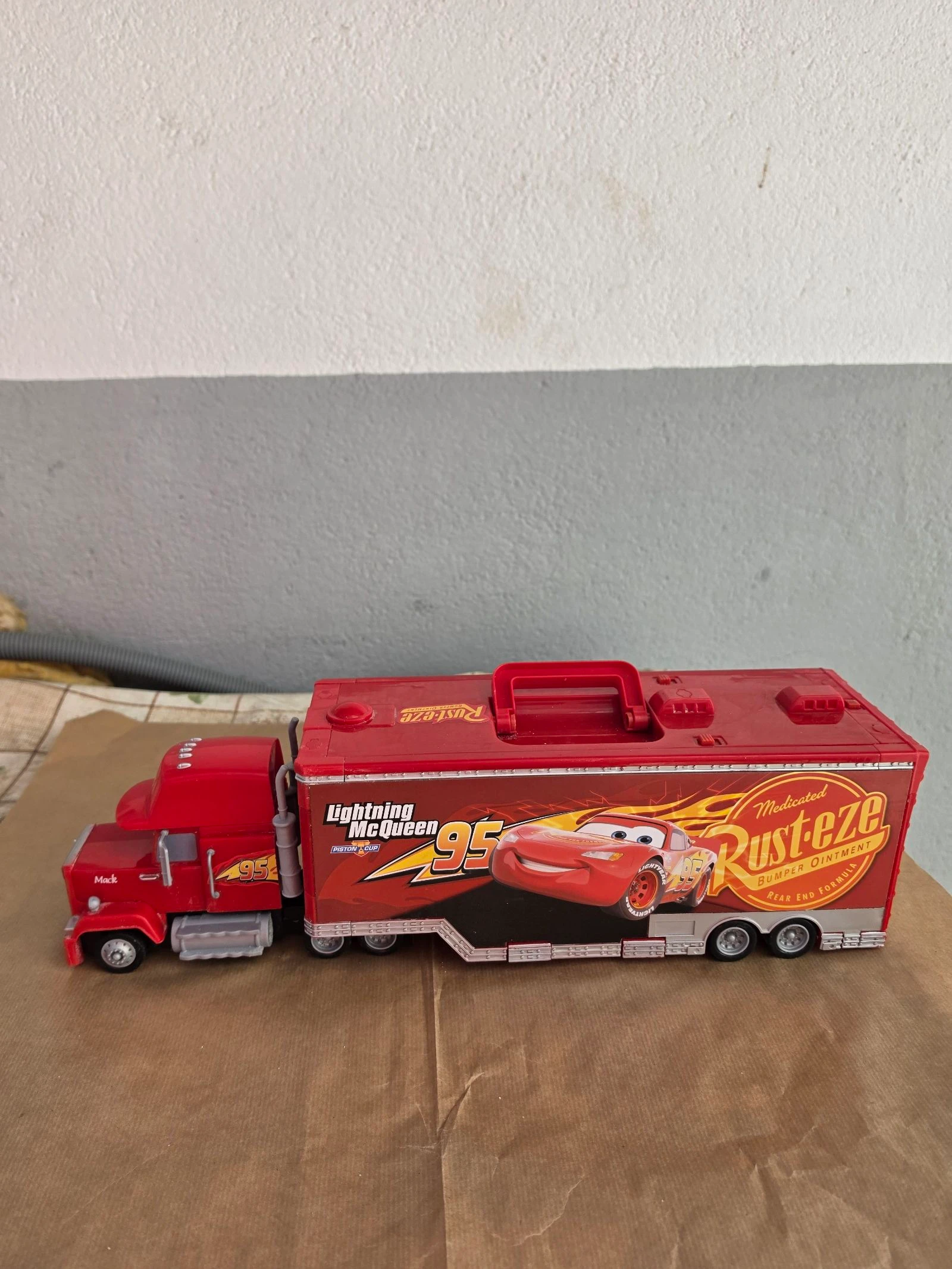 Camión Garaje Cars Mack Rayo McQueen